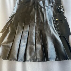 Men’s Classic Cargo Black Leather Kilt